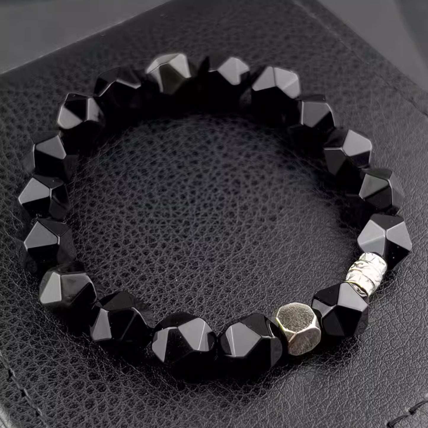 Bracelet mystérieux en perles à facettes en obsidienne